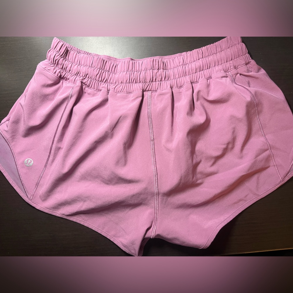 Lululemon hotty hots 2.5” velvet dust size 6